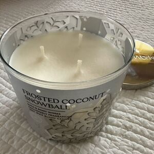Candle Bath & Body Works 3 Wick Scented Frosted Coconut Snowball